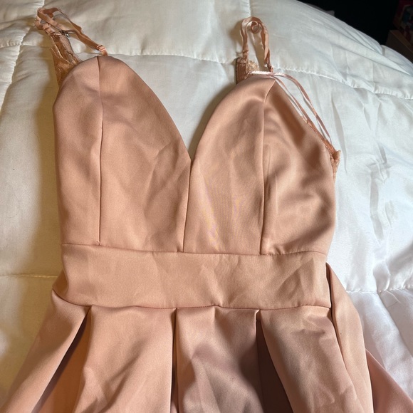 Robe rose courte en avant, longue en arrière - Picture 2 of 3